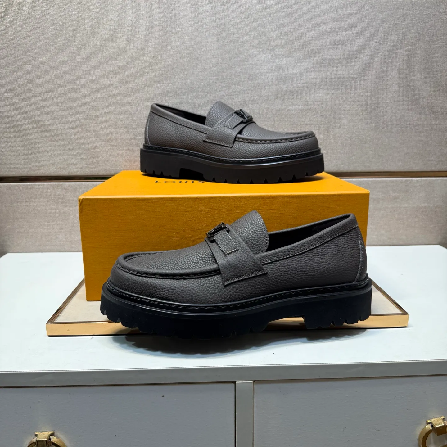 Men's men's shoes 💰pp620【Lv～】Men's casual leather shoes 2025z cabinet sales simultaneously 🔶Size: 39-44 #️⃣ 🔷3 colors🔜The upper is made of cowhide stitching ➕Cowhide lining, comfortable and breathable, sole: original comfortable and wear-resistant outsole, ⚠️real thing📱photographed🎬real thing is better📢📢📢
